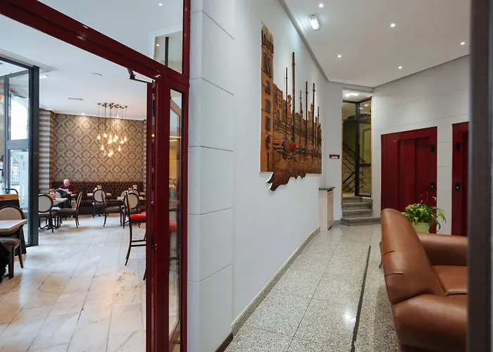 فندق Don Manuel خيخون