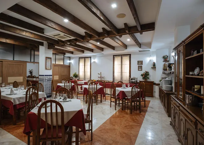 فندق Don Manuel خيخون